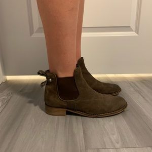 Steve Madden Brown Chelsea Boots